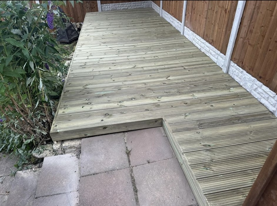 Fence fitting in Nottingham by KAB Best Fencing