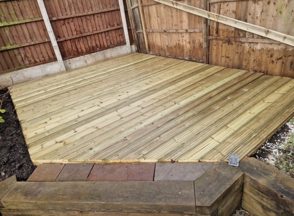 Fence fitting in Nottingham by KAB Best Fencing