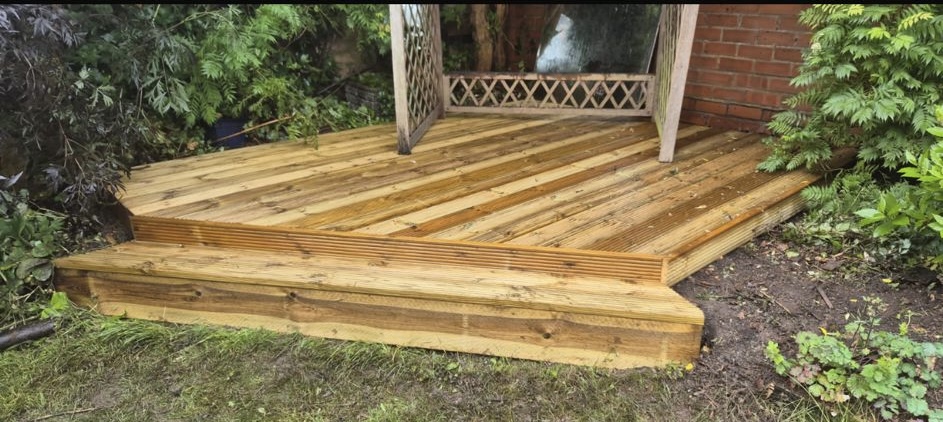 Fence fitting in Nottingham by KAB Best Fencing