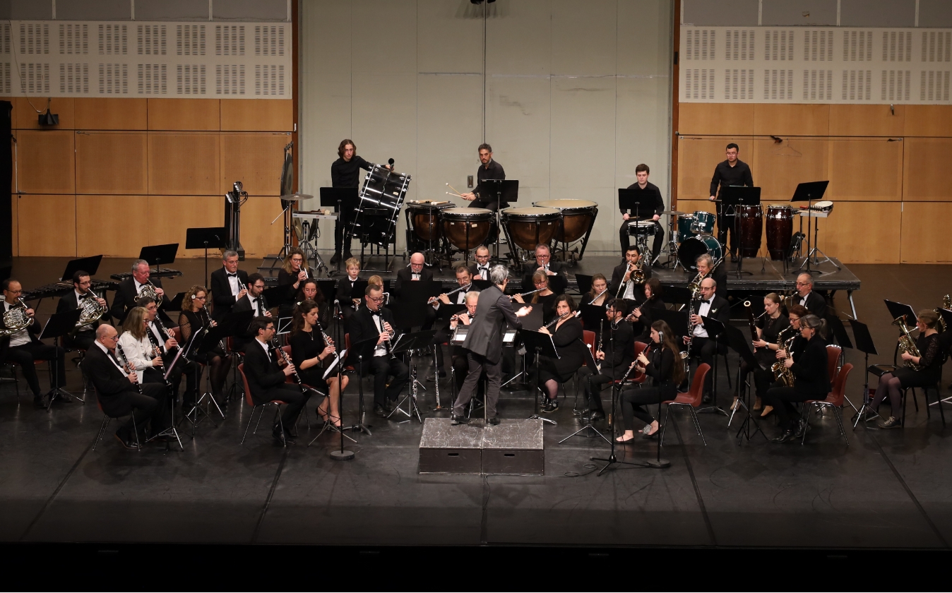 L'Harmonie Décinoise se produisant en concert.