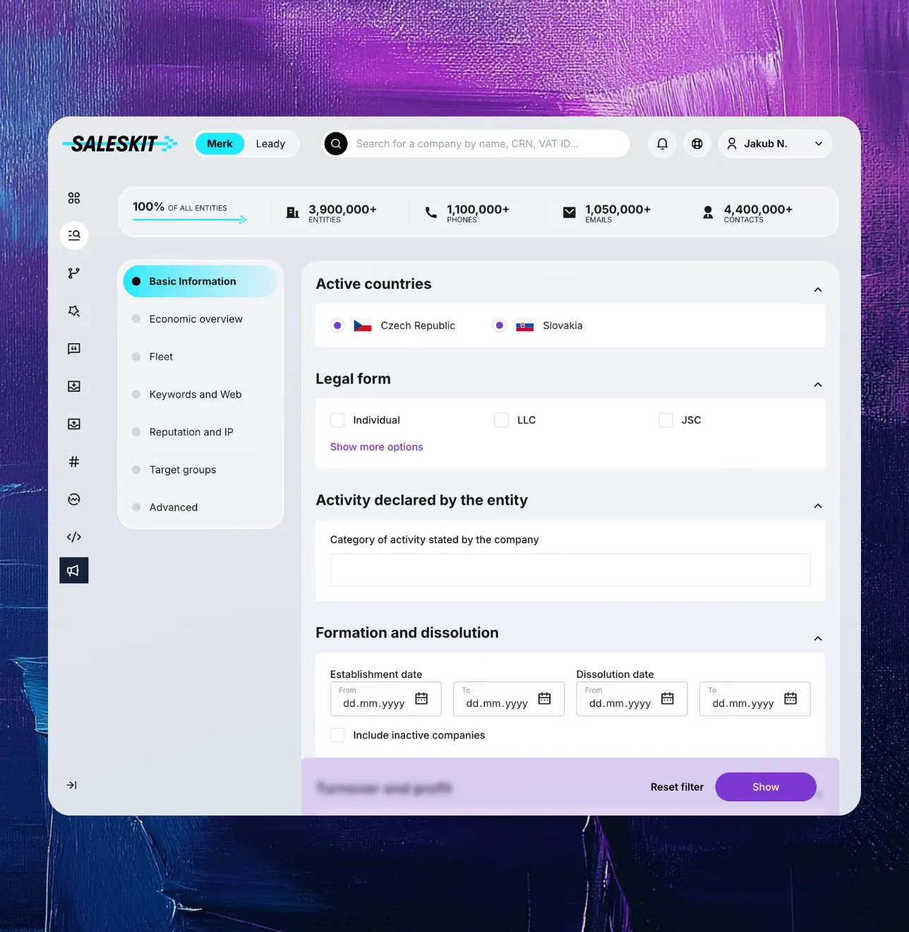 Saleskit platform displaying data-driven market analysis — potential size, ideal customer profiles, and your company’s market share.