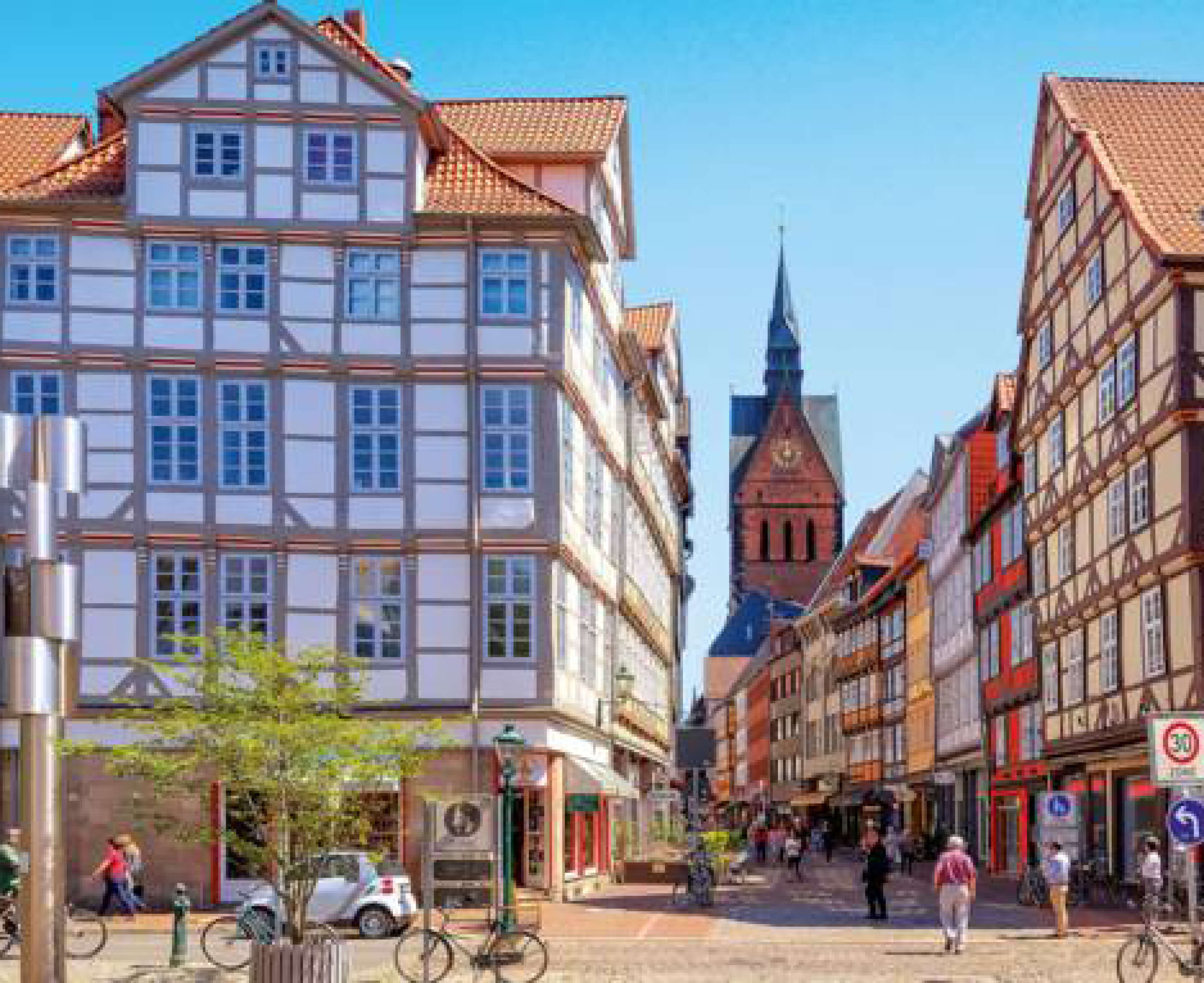 Historische Altstadt in Hannover mit Fachwerkhäusern und Marktkirche – attraktiver Studienort für ein Duales Studium Soziale Arbeit in Hannover an der CBS.