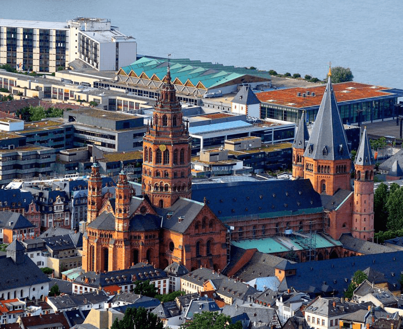 Mainzer Dom in der Altstadt mit Blick auf den Rhein – idealer Studienort für ein Duales Studium Soziale Arbeit in Mainz an der CBS.
