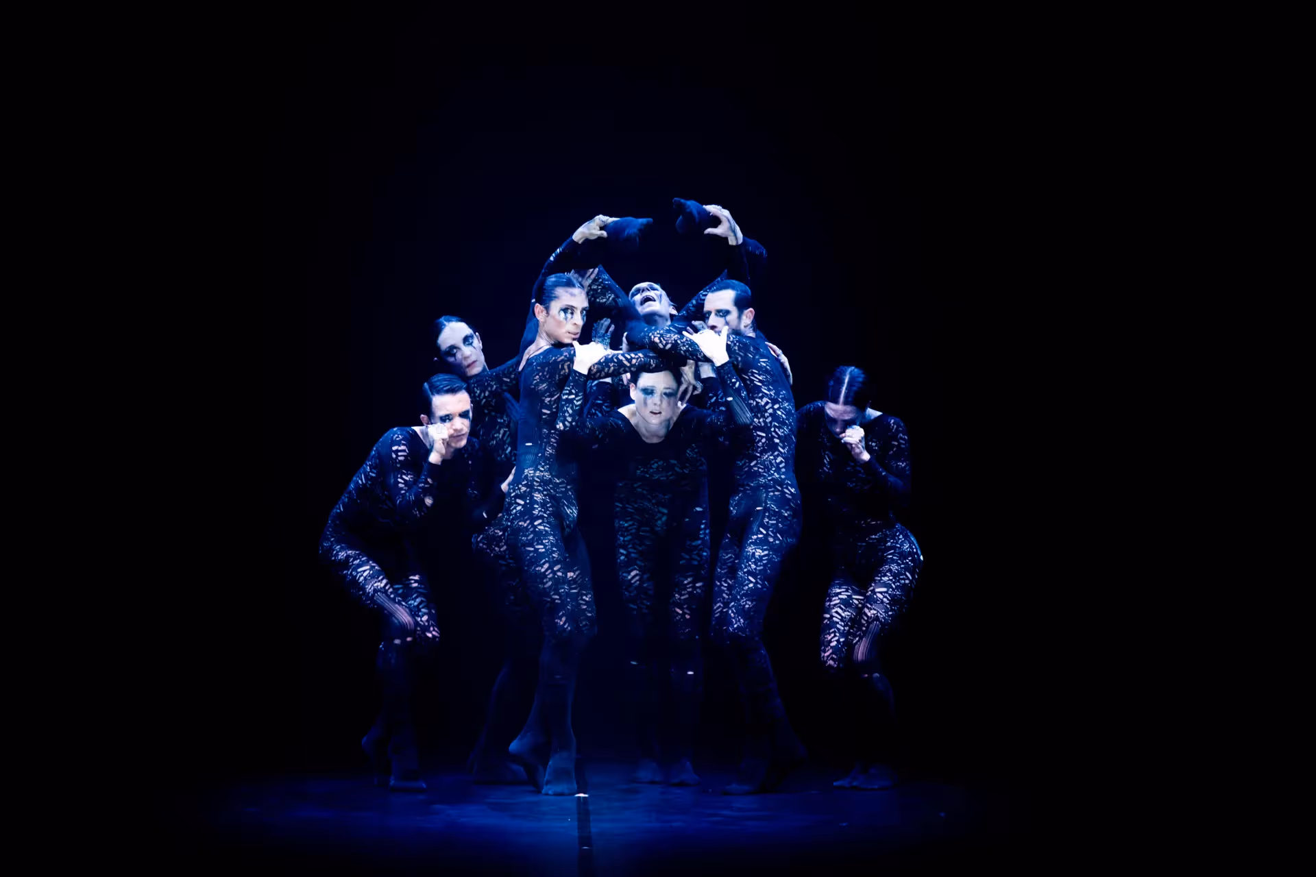 Dramatic dance performance at Festival di Spoleto with synchronized blue-toned performers