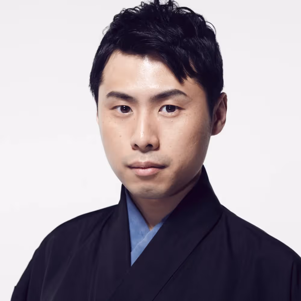 Ritratto per Festival dei Due Mondi: artista in kimono nero