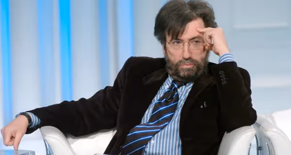 Guest speaker at Festival di Spoleto wearing glasses and black blazer