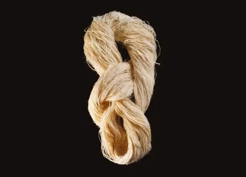 Matassa di filato naturale al Festival di Spoleto, intreccio artigianale