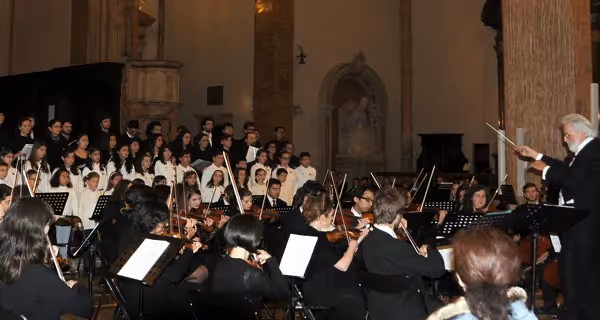 Festival di Spoleto orchestra and choir perform in historic church venue