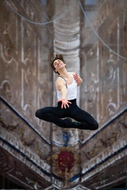 Dancer leaps dramatically at Festival di Spoleto, suspended in mid-air
