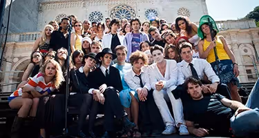 Large group photo at Festival di Spoleto, diverse performers gather on church steps