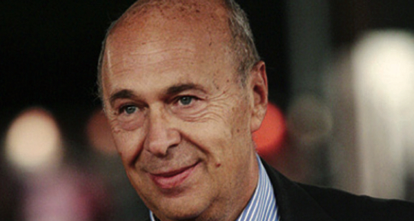 Ritratto di personalità al Festival di Spoleto, sorriso carismatico e sguardo intenso