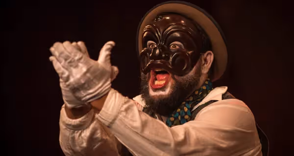 Theatrical performer in mask at Festival di Spoleto, expressing dramatic emotion