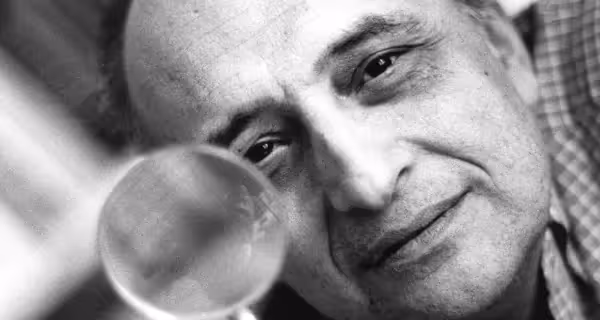 Ritratto in bianco e nero di un artista al Festival di Spoleto