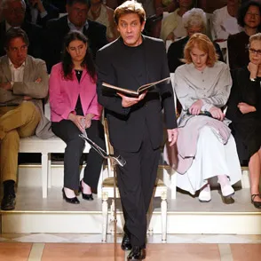 Performance at Festival di Spoleto with audience seated and reader standing