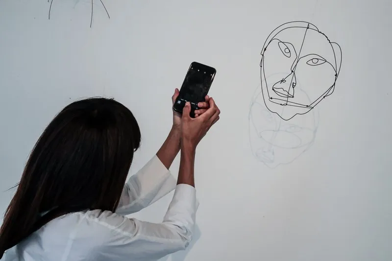 Artist sketching abstract portrait at Festival di Spoleto creative workshop
