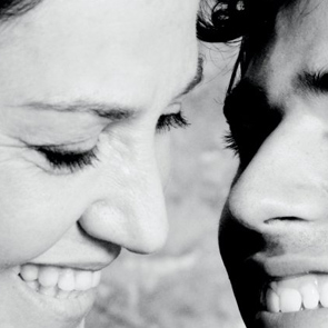 Due volti sorridenti in bianco e nero al Festival di Spoleto