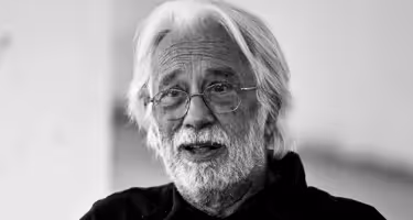 Elderly artist at Festival di Spoleto, thoughtful expression in black and white