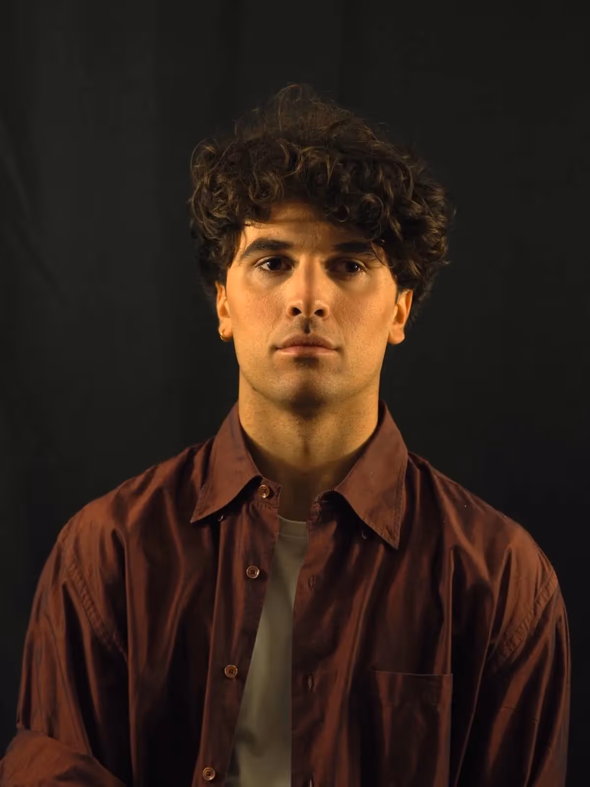 Ritratto artistico per il Festival di Spoleto, giovane con capelli ricci