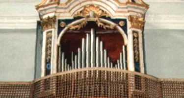 Maestoso organo antico nel Festival di Spoleto, dettaglio architettonico barocco