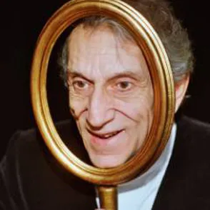 Ritratto riflesso in cornice dorata al Festival di Spoleto