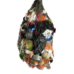 Installazione artistica al Festival di Spoleto: pupazzi intrappolati in una rete