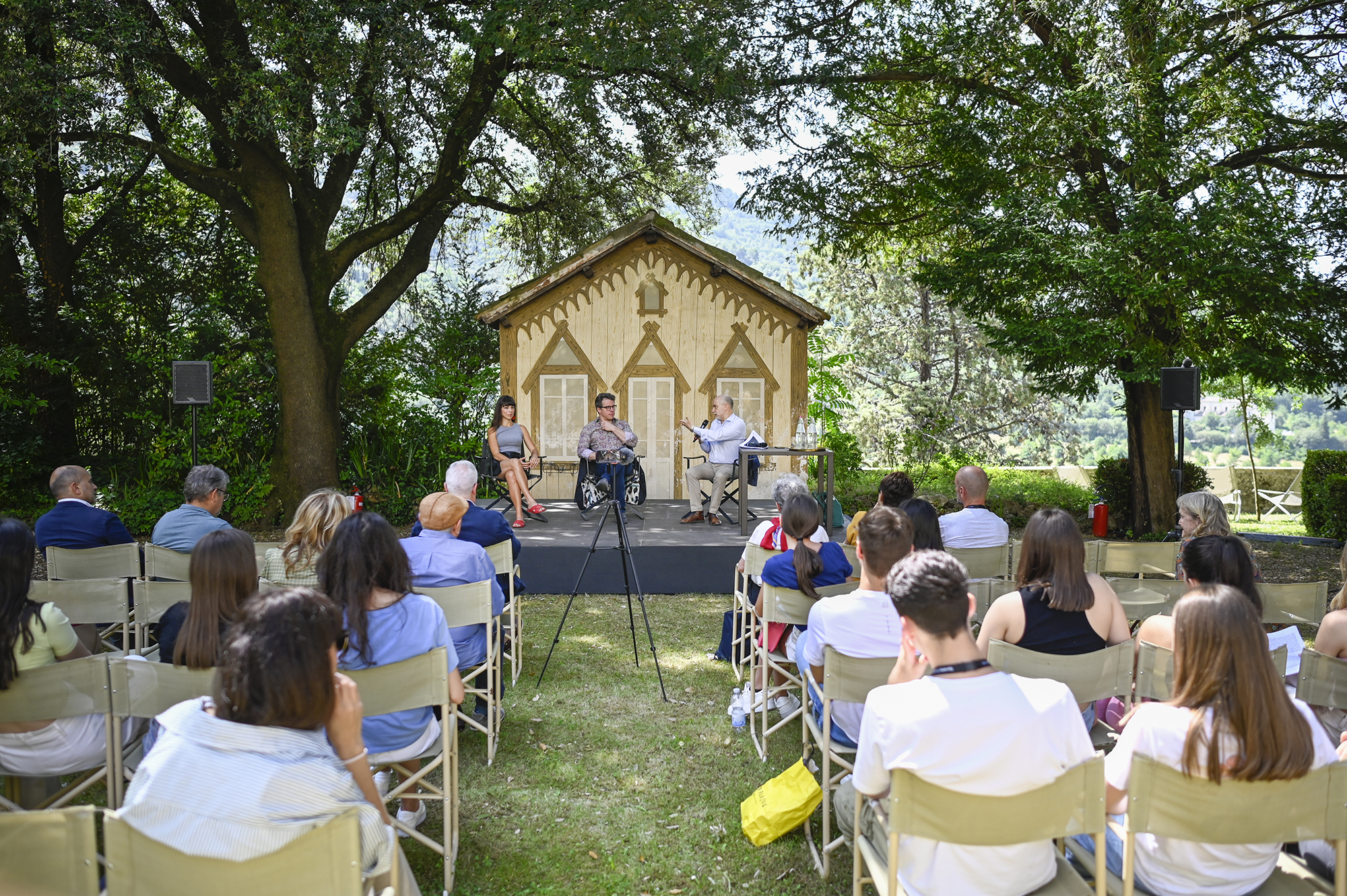 Festival di Spoleto outdoor panel discussion under trees with attentive audience