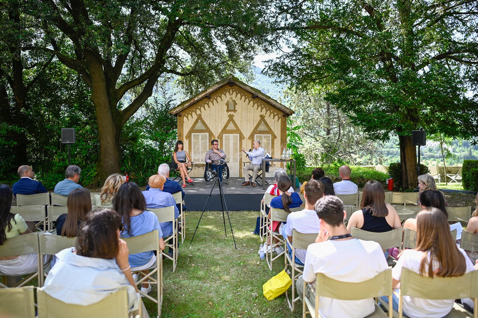 Festival di Spoleto outdoor panel discussion under trees with attentive audience