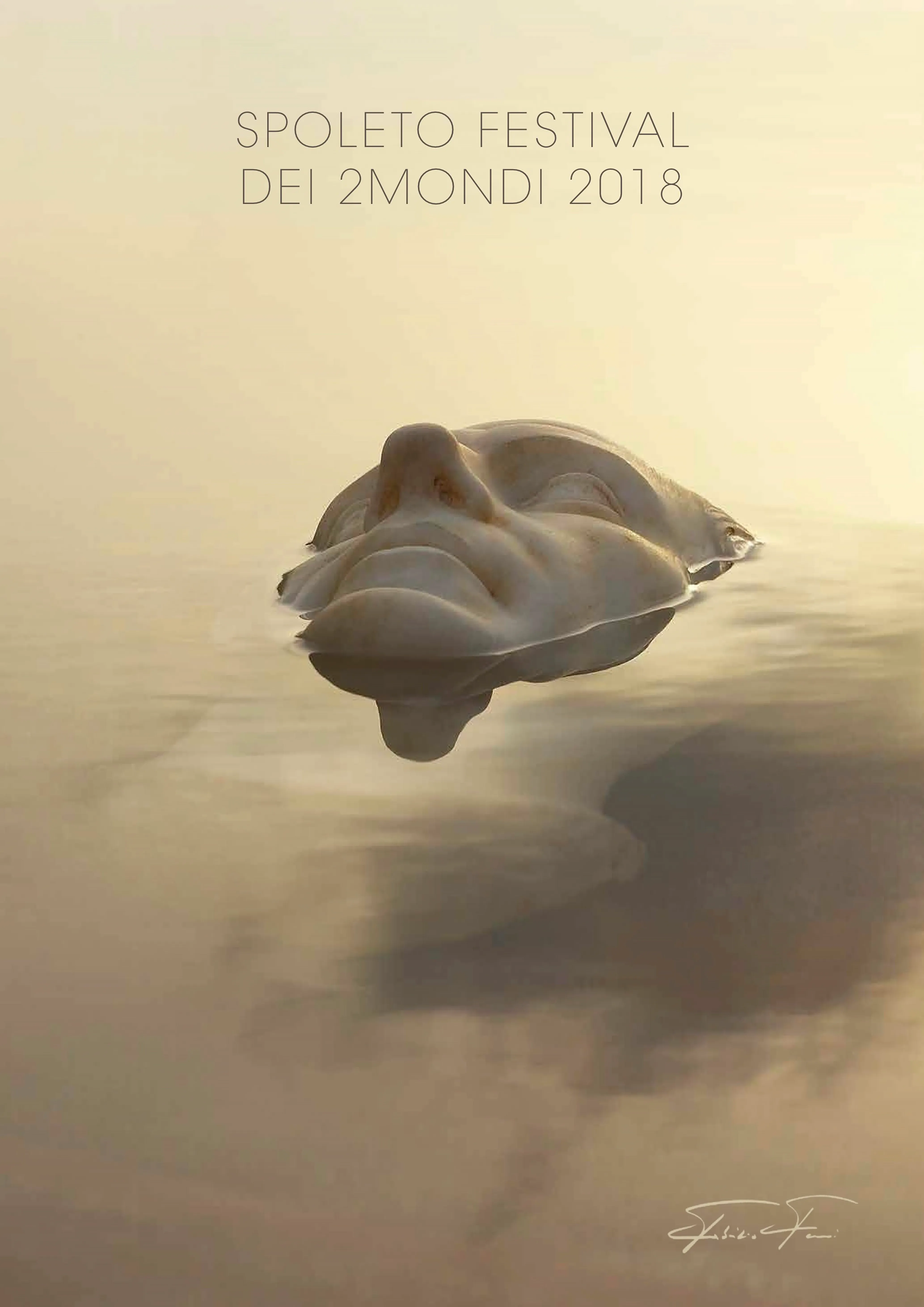 Poster del Festival di Spoleto 2018 con scultura surreale galleggiante