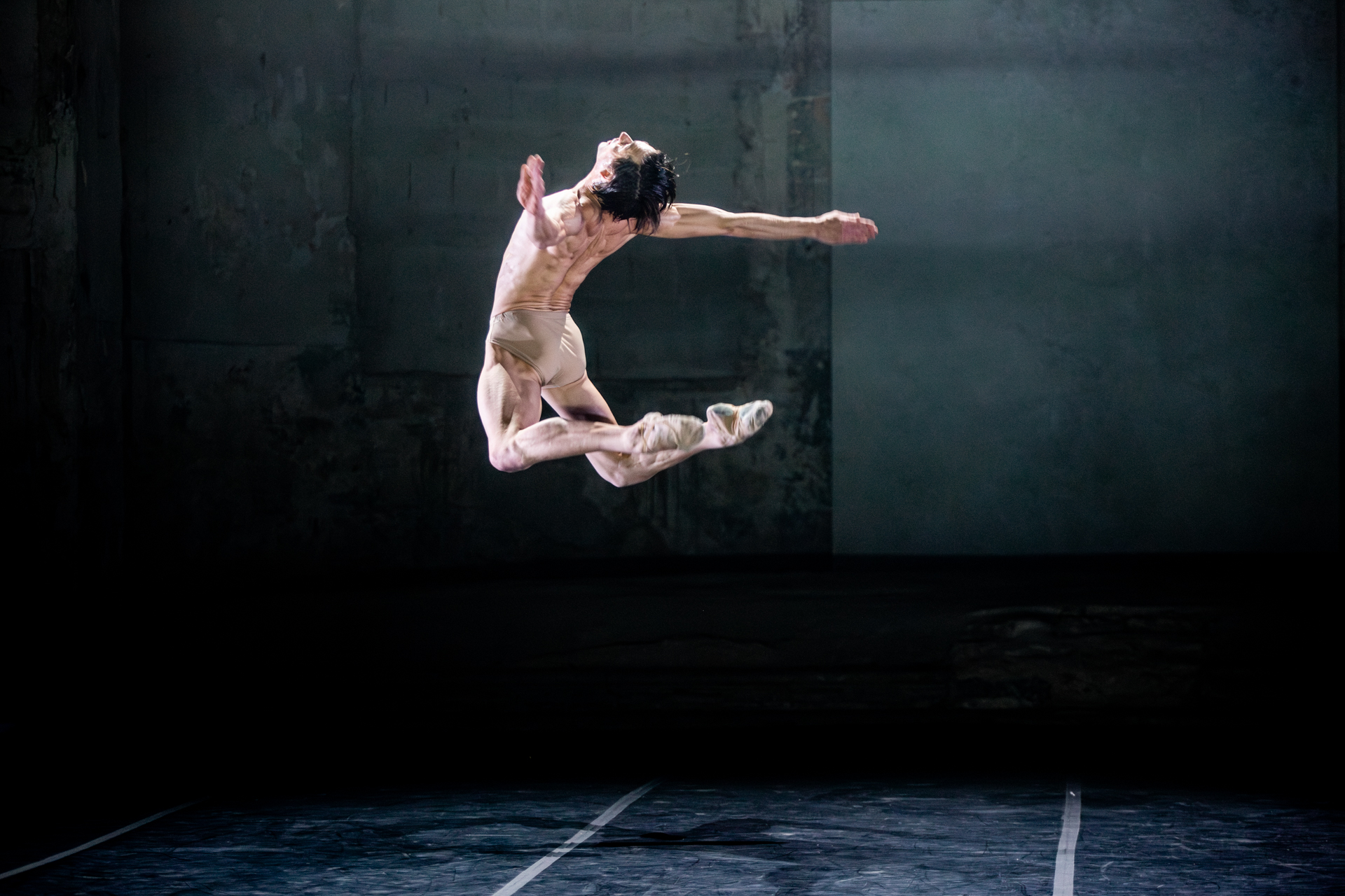 Powerful dancer leaping mid-air at Festival di Spoleto performance