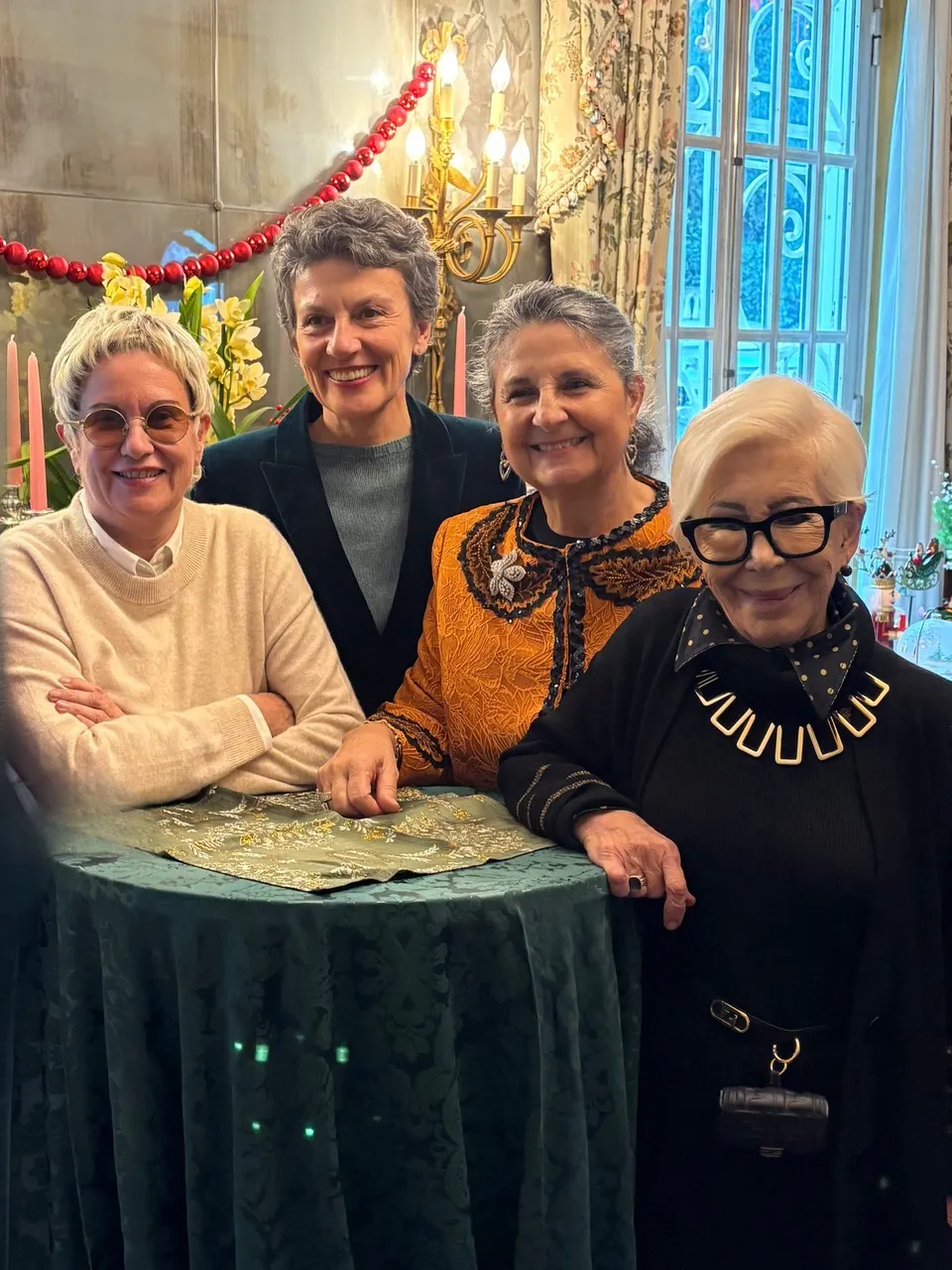 Festival di Spoleto event with four stylish women gathering around decorated table