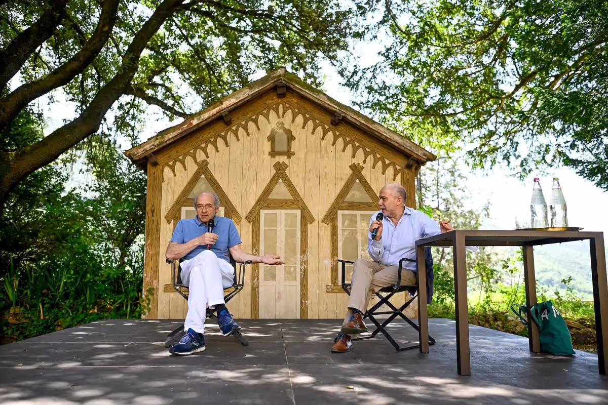 Video Festival di Spoleto outdoor discussion with two speakers near wooden pavilion
