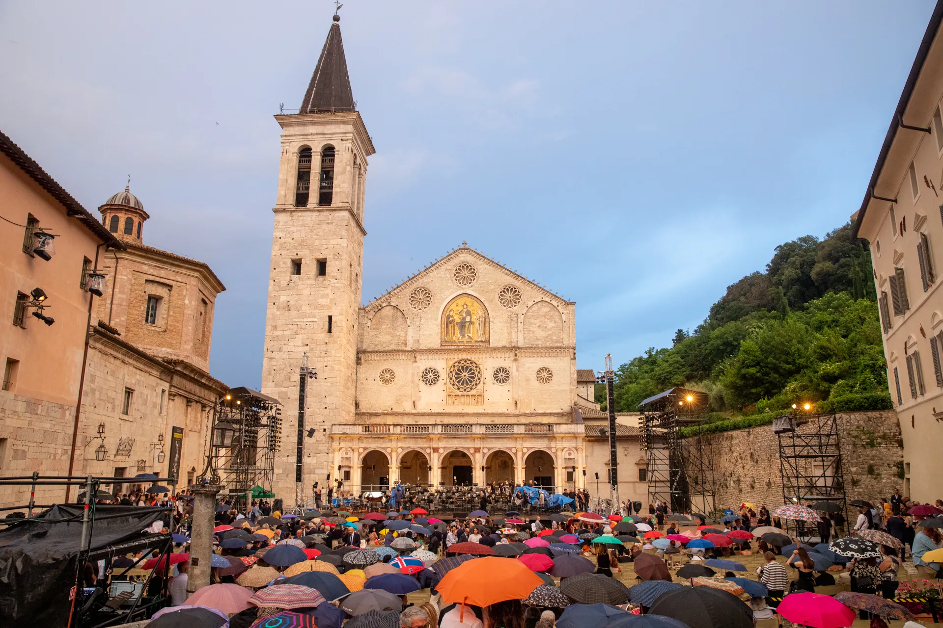 Cancellation of the inaugural concert at Festival dei Due Mondi. Ticket refund arrangements