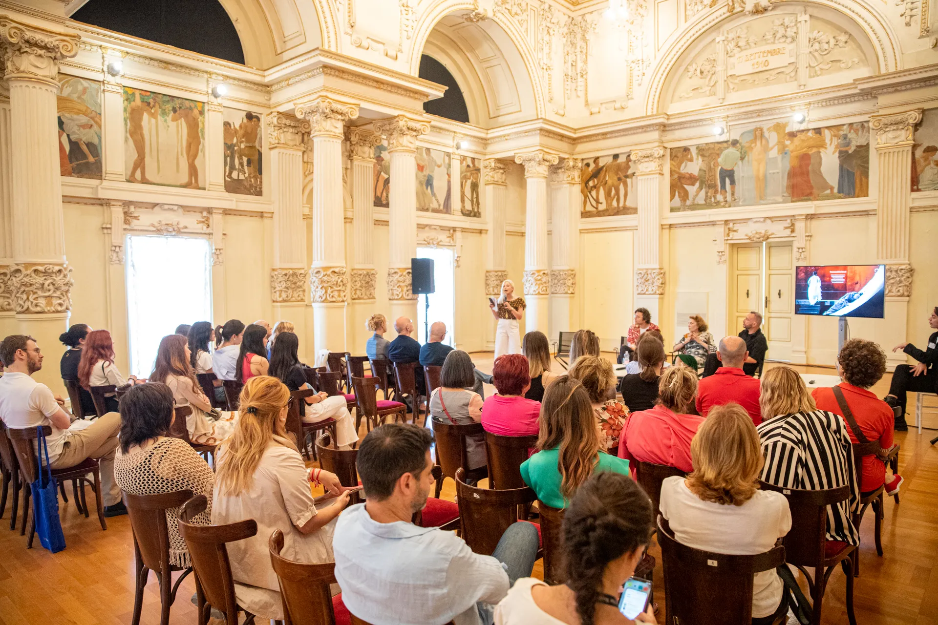The dream workshop. At the Spoleto Festival, the first widespread edutainment project on costume.
