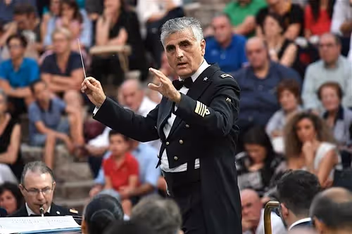 Conductor leads orchestra at Festival di Spoleto with passionate performance