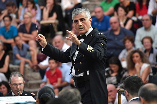 Conductor leads orchestra at Festival di Spoleto with passionate performance