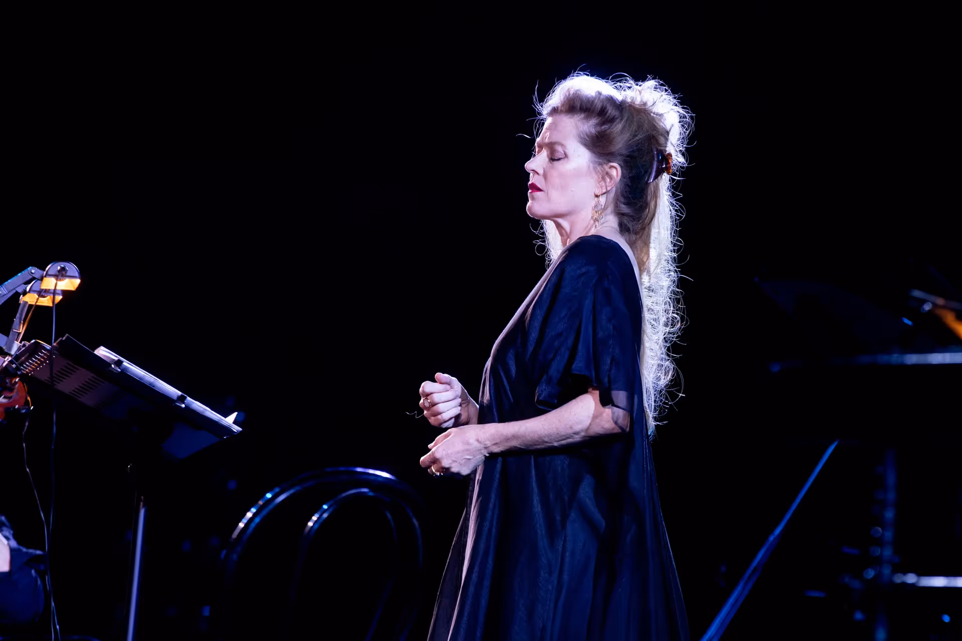 Performer in blue dress at Festival di Spoleto musical performance