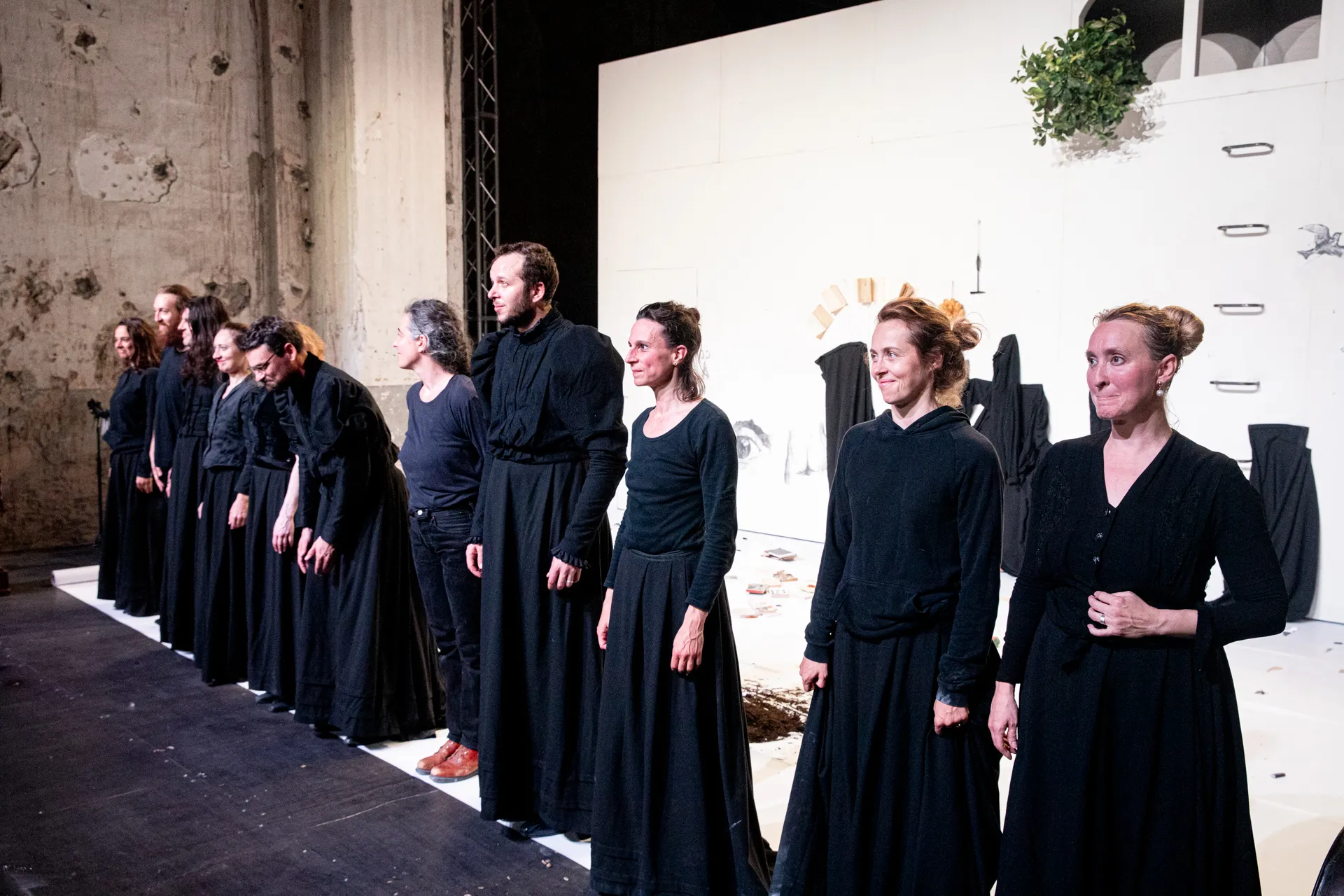 Festival di Spoleto performers in black attire on minimalist stage