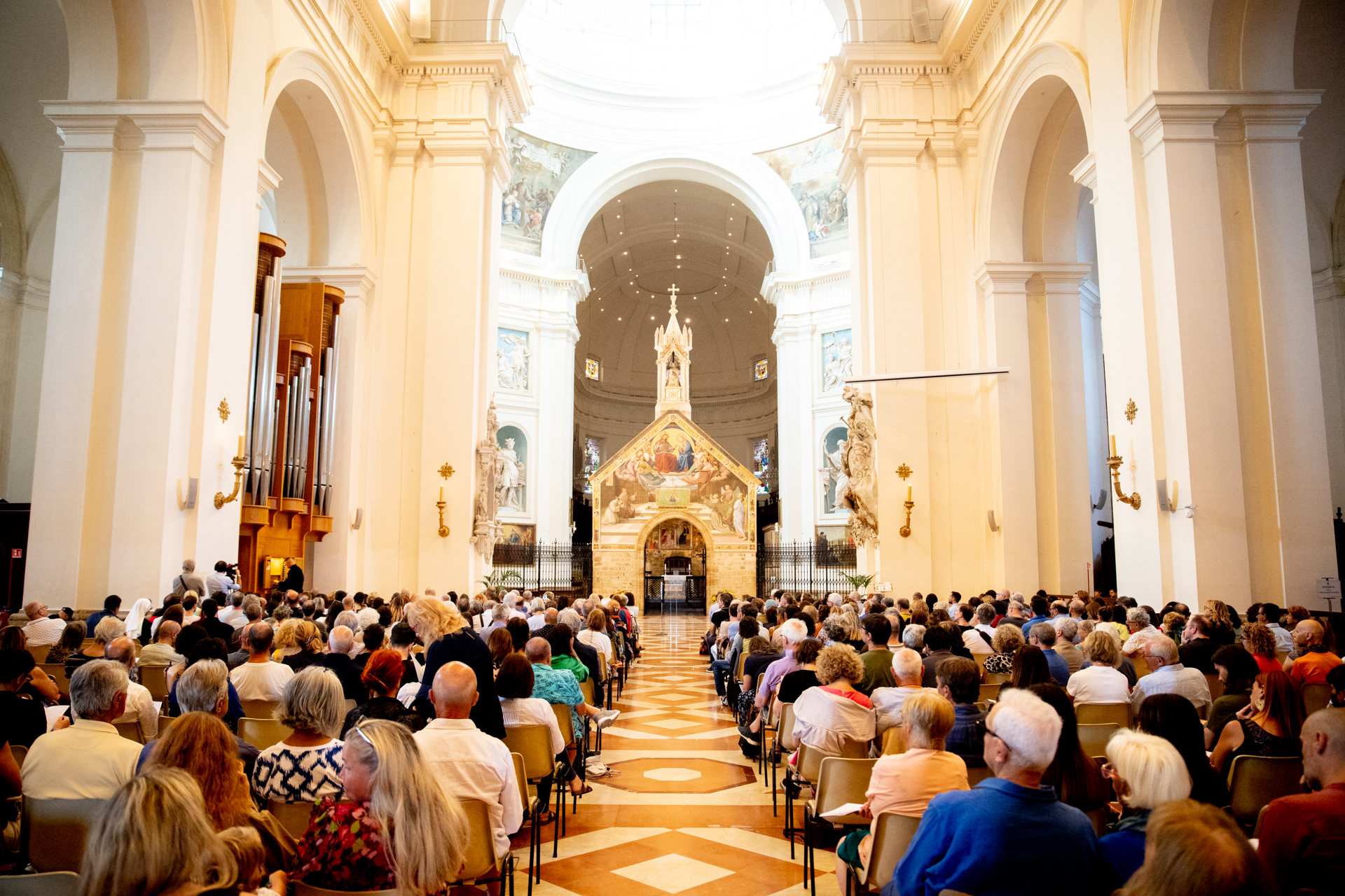 Festival di Spoleto concert audience fills ornate cathedral with golden light