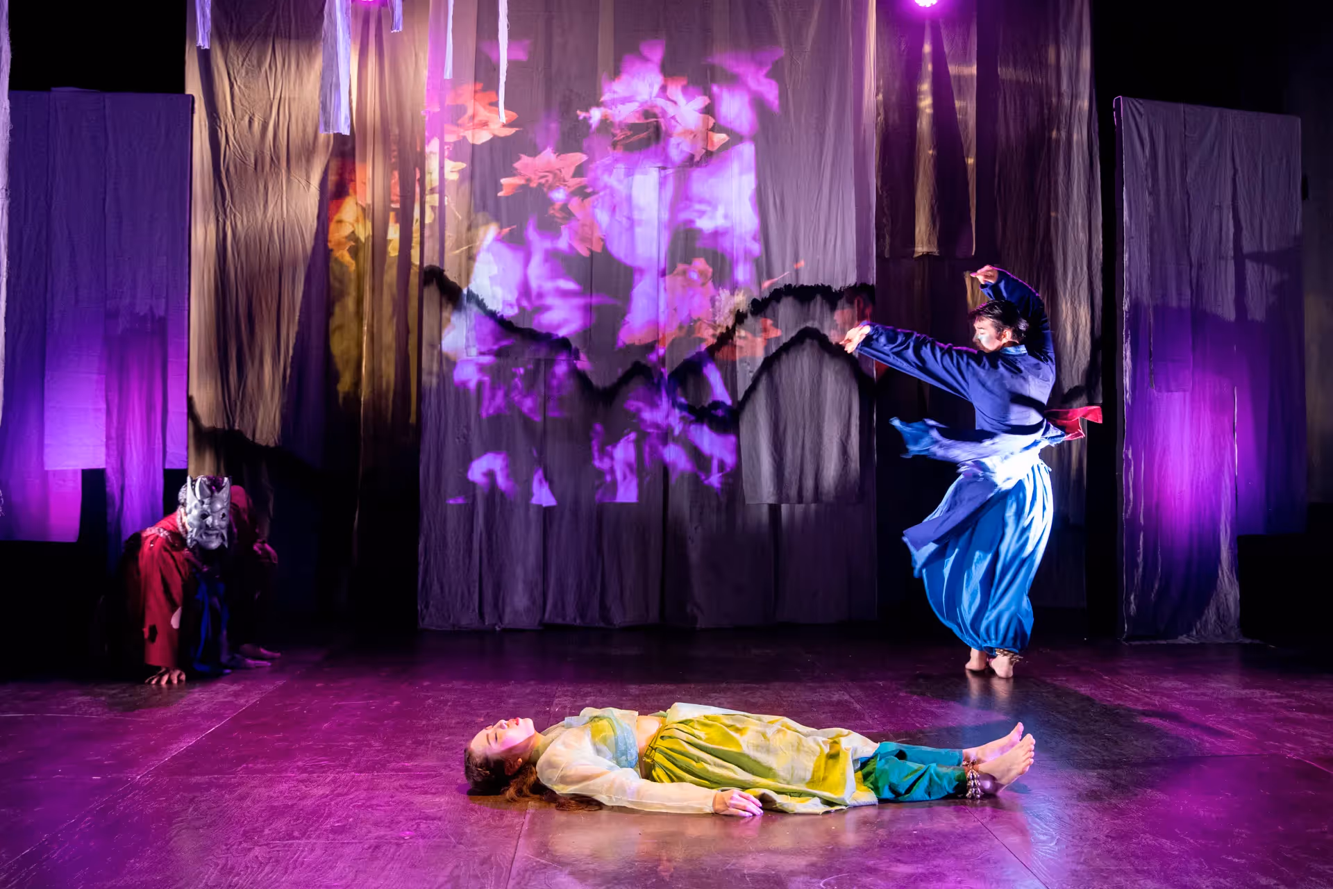 Festival di Spoleto performance with vibrant dance, dramatic lighting, and theatrical staging