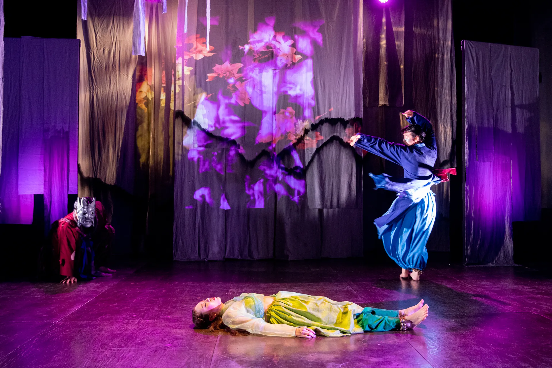 Festival di Spoleto performance with vibrant dance, dramatic lighting, and theatrical staging