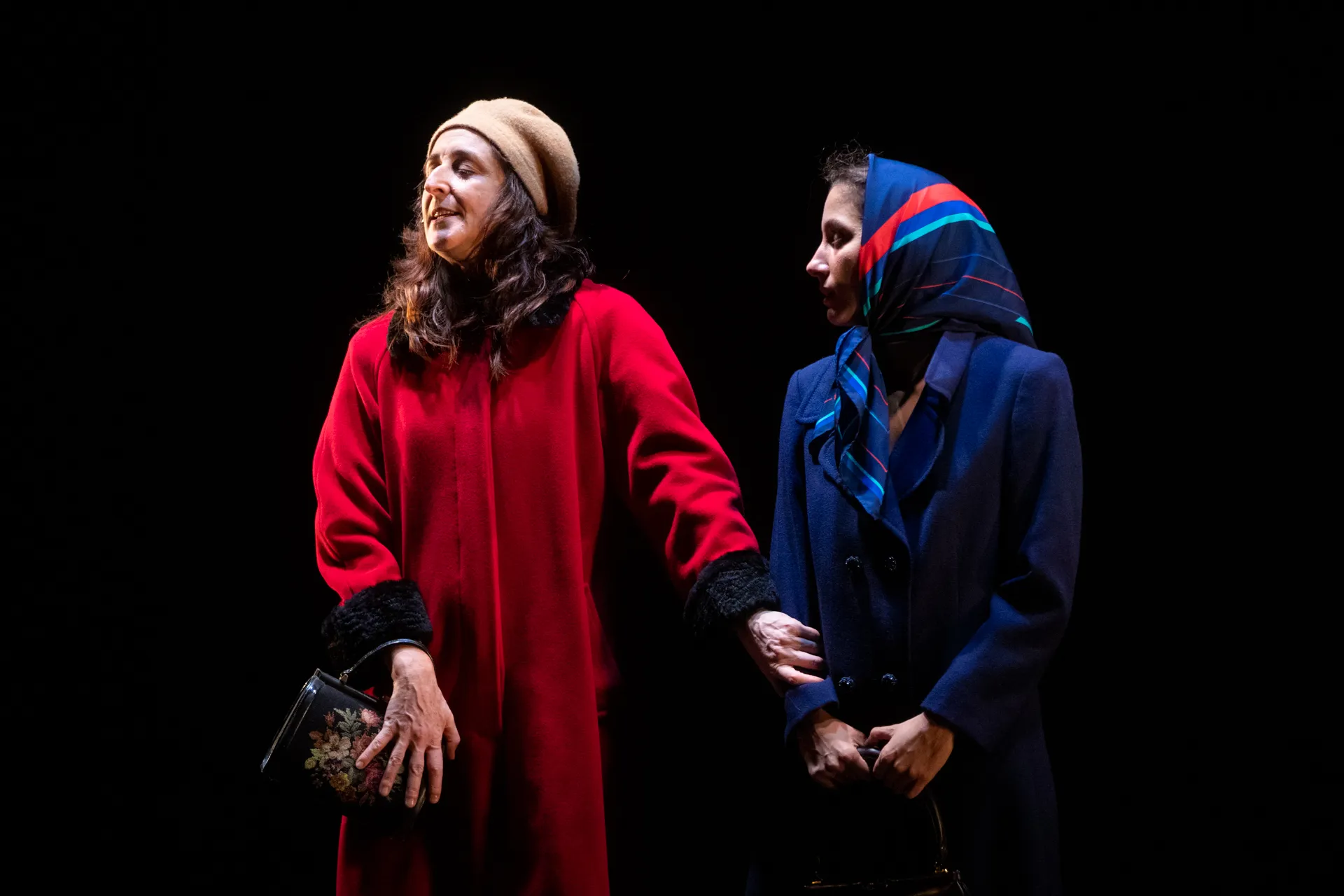 Festival di Spoleto performance with two actors in vibrant red and blue coats