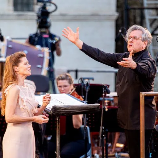 Direttore d'orchestra e soprano al Festival di Spoleto, momento musicale intenso