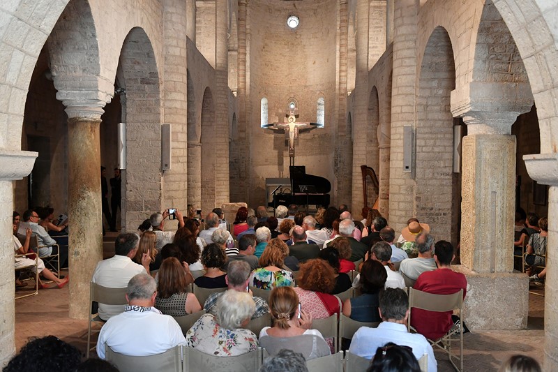 Concerto di pianoforte durante il Festival di Spoleto in una antica Chiesa