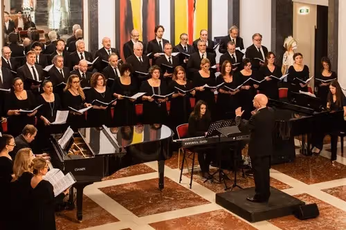 Concerto corale al Festival di Spoleto, musica classica in abiti da sera