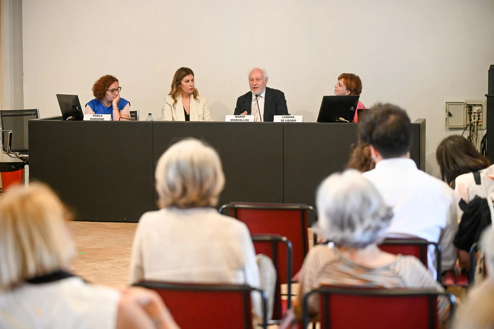 Tavola rotonda al Festival di Spoleto con relatori e pubblico attento