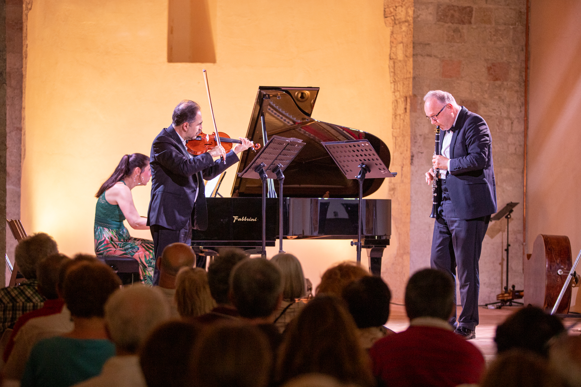 Festival di Spoleto classical music performance with violin, piano, and clarinet