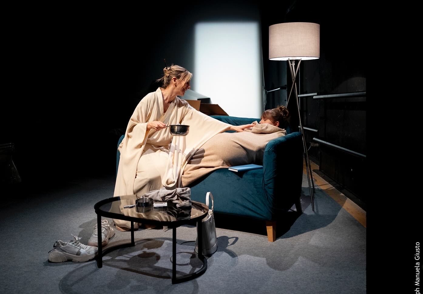 Performance teatrale intima al Festival di Spoleto, madre e figlia in scena