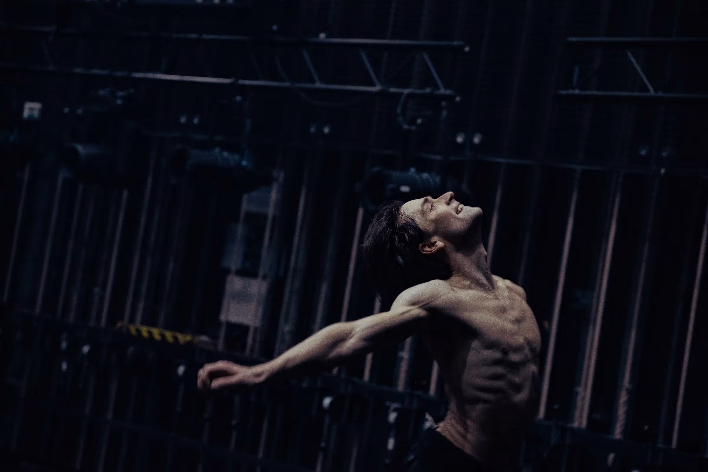 Performer drammatico al Festival di Spoleto, danza intensa tra le quinte