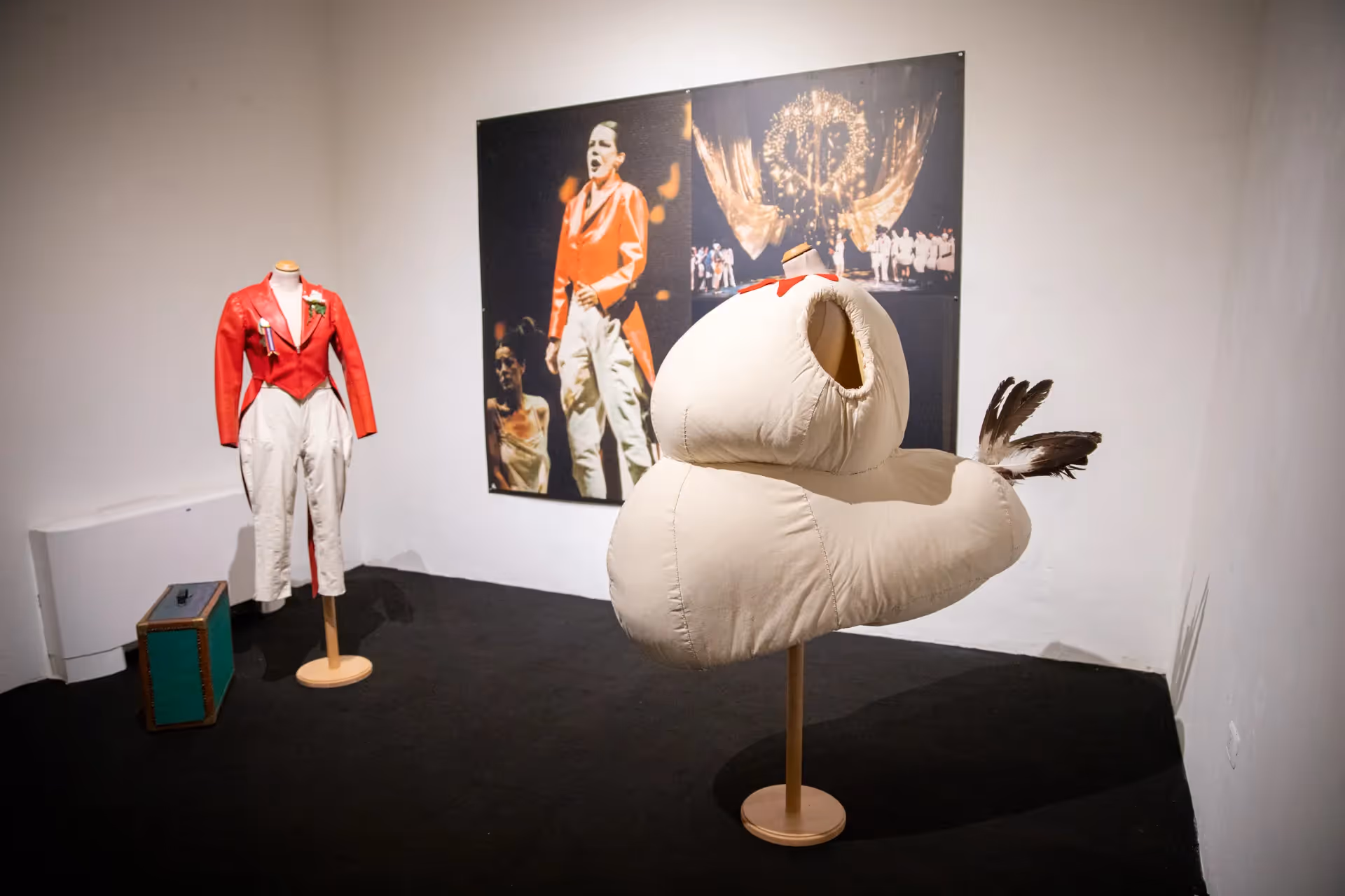 Costumi e foto d'archivio del Festival di Spoleto, mostra artistica teatrale