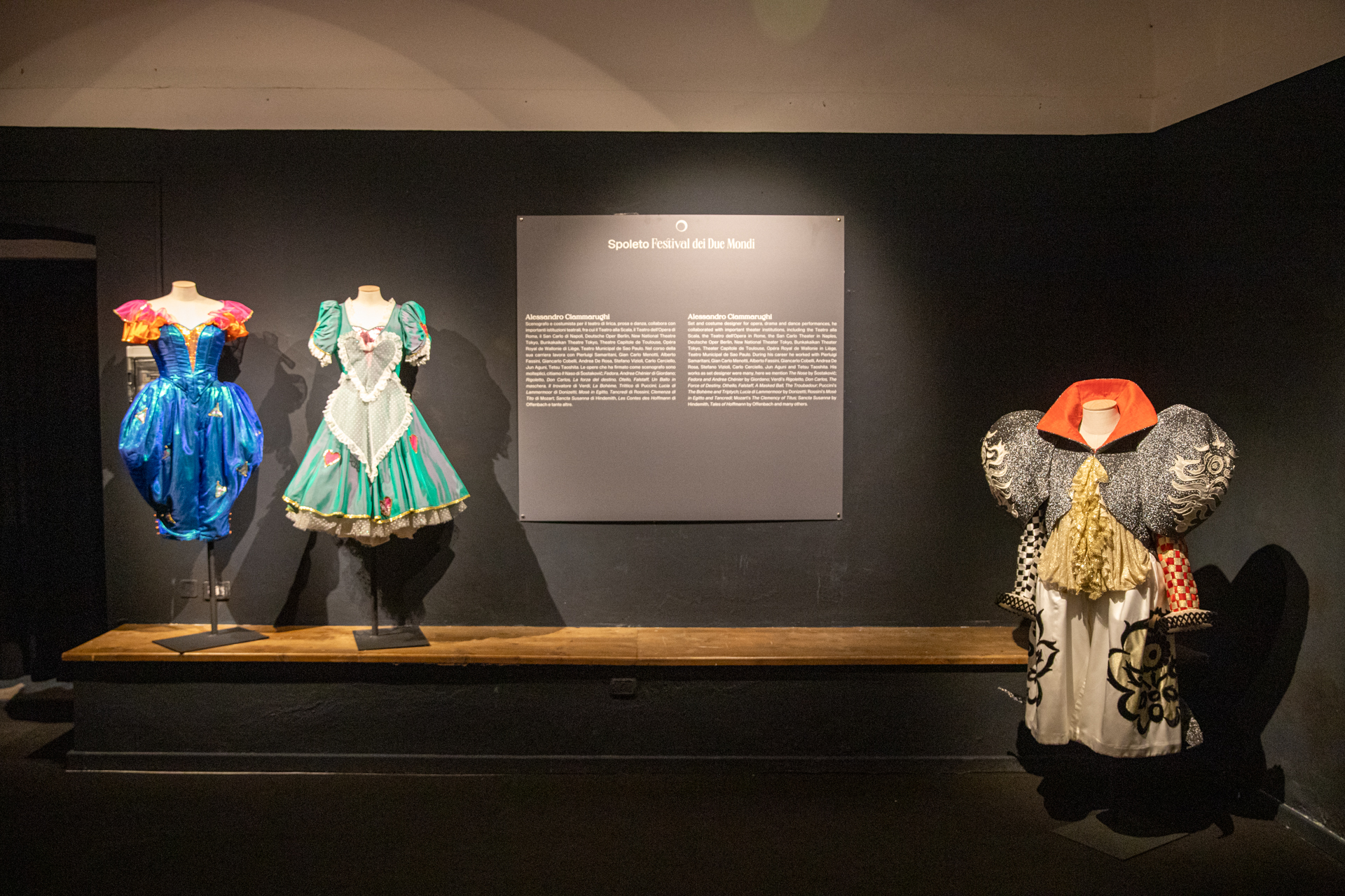 Costumi scenici esposti al Festival di Spoleto, mostra di design teatrale